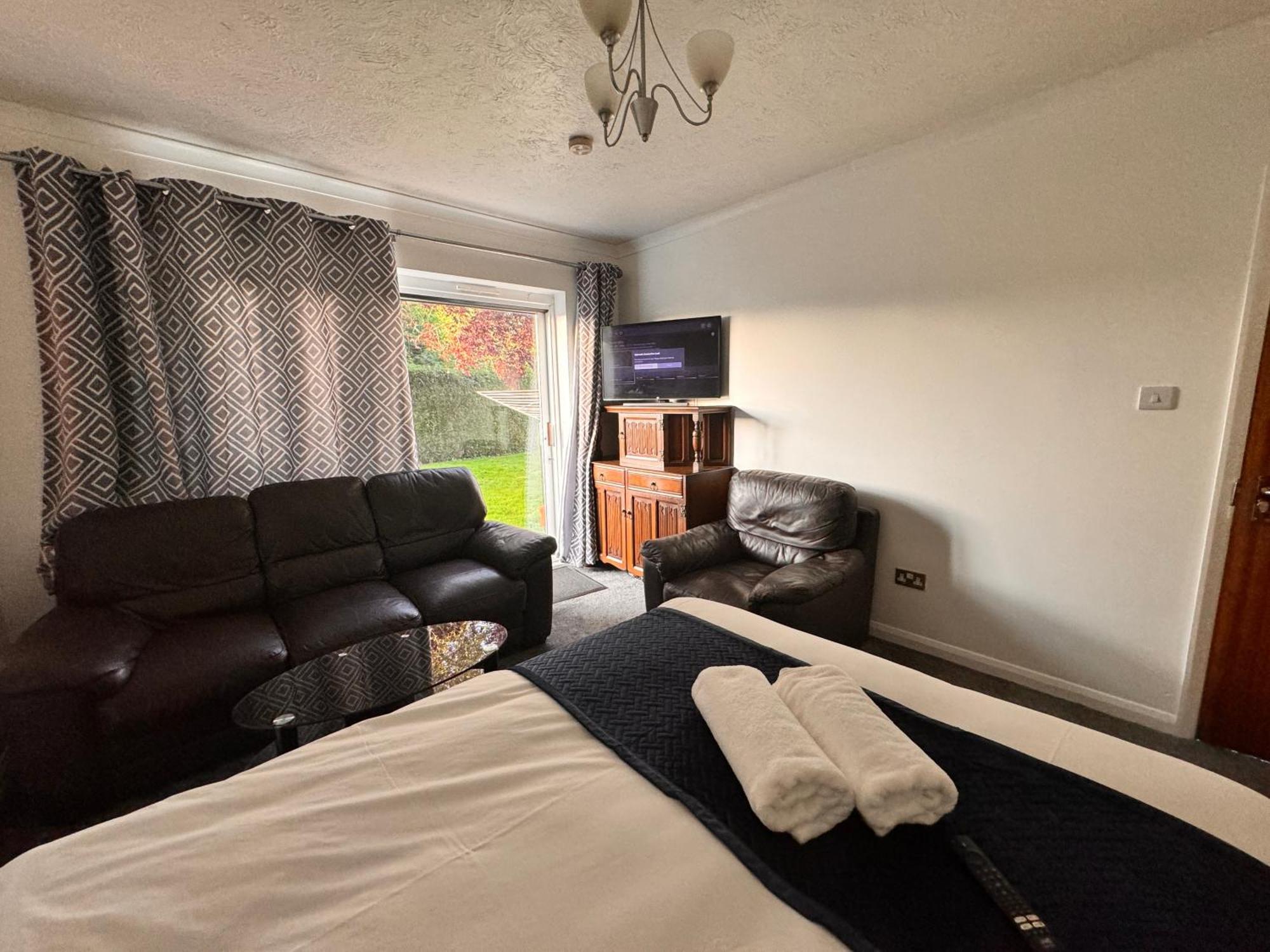 High Trees Guest House Gatwick Horley Kültér fotó